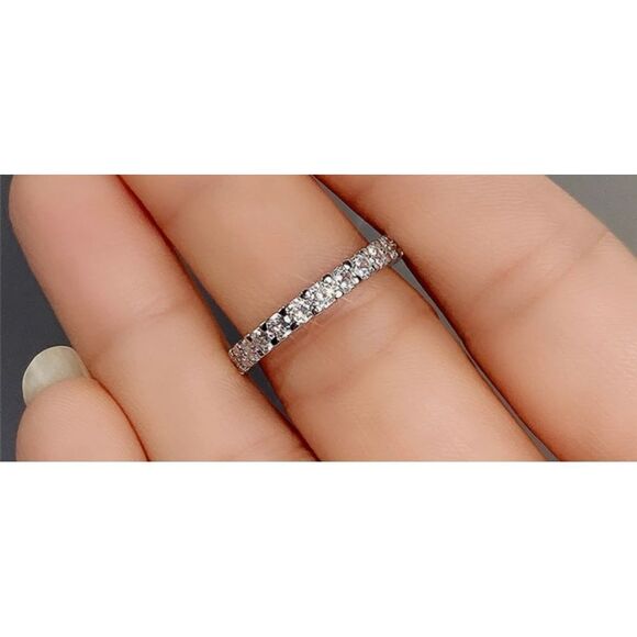 Elegant Sterling Silver Eternity Ring with Cubic Zirconia Wedding Band‎ Size 7 - Picture 2 of 8